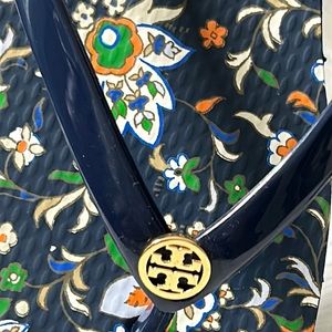 NWOT TORY BURCH navy Floral flip flops Sz 9